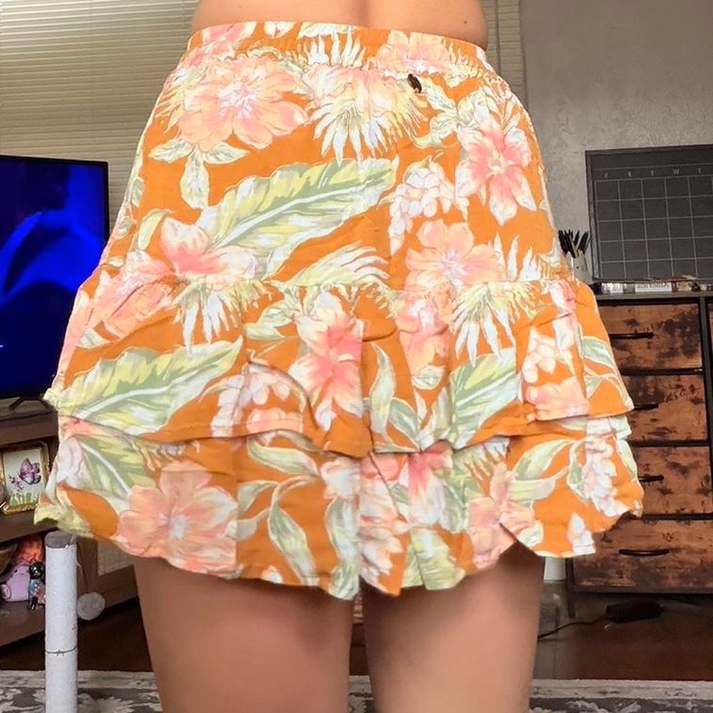 Floral Ruffle Shorts - Picture 2 of 6